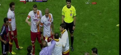 Fatih Terim, Arena'da çıldırdı!