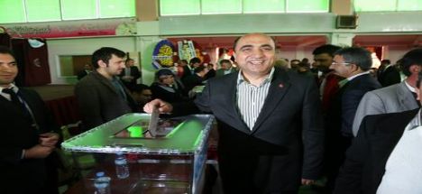 Başkan Nevzat Palta yüzlerce kişi ile yürüyerek temayüle gitti