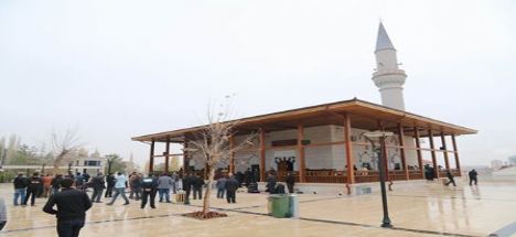 Somuncu baba külliyesini her gün yüzlerce kişi ziyaret ediyor
