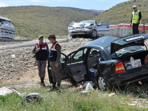 Konya'da iki otomobil çarpıştı: 1 ölü, 3 yaralı