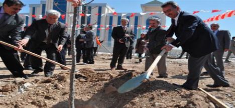 Ağaç Bayramı'nda Karatay Belediyesi Pelit Ormanı'na Fidan Dikimi Yapıldı
