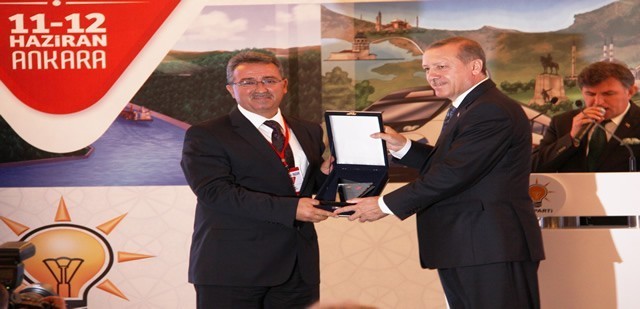 Hançerli'ye Başbakan'dan plaket