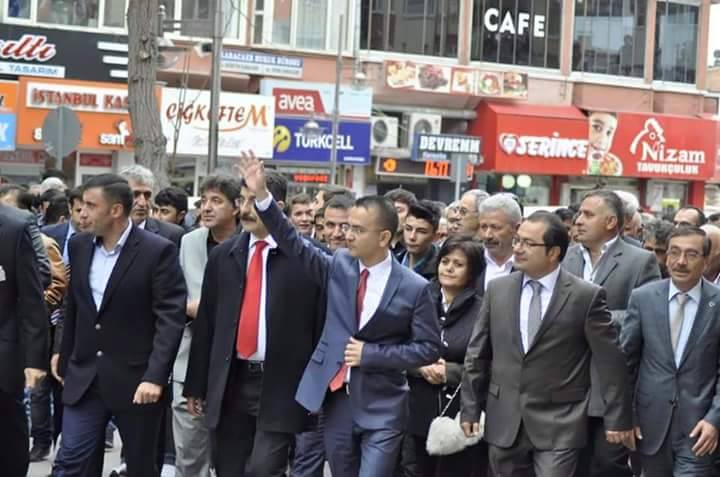 Karacaer'in aday adaylığı gövde gösterisine döndü