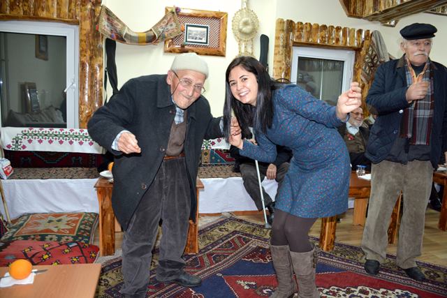 Aksaray belediyesinden yaşlılara özel eğlence programı
