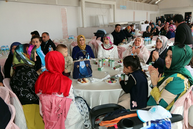 Aksaray Belediyesi’nden Annelere Mine Gez Konseri