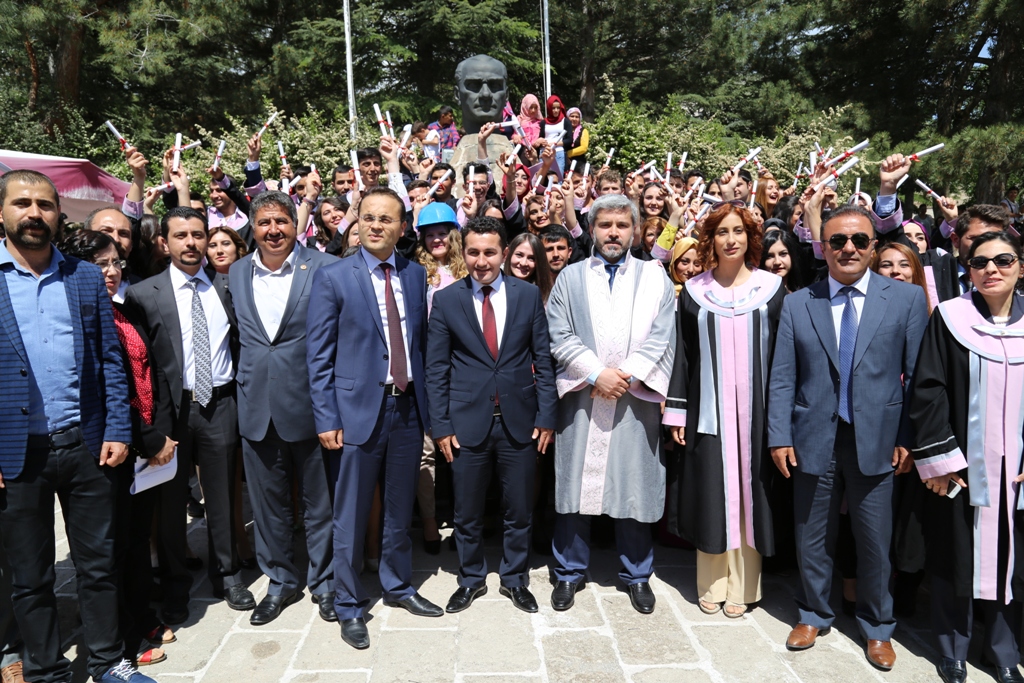 Güzelyurt’ta Mezuniyet Sevinci