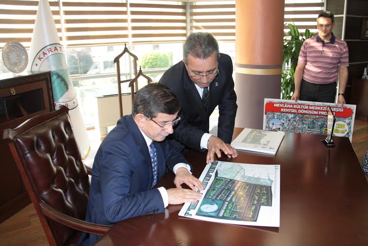 Davutoğlu, Karatay Belediyesi'ni ziyaret etti