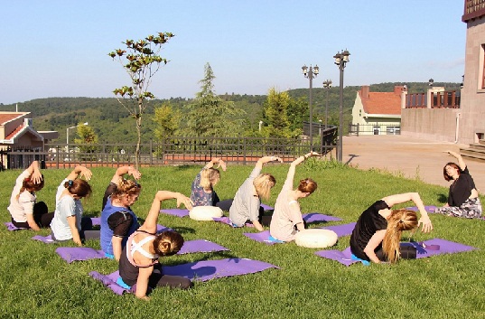 Doktor'dan Meslektaşlarına Özel Yoga Eğitimi