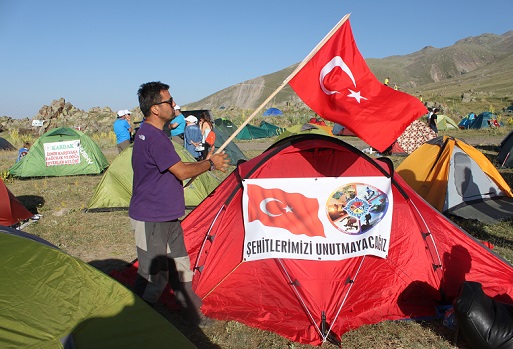 Aksaraylı dağcılardan anlamlı tırmanış