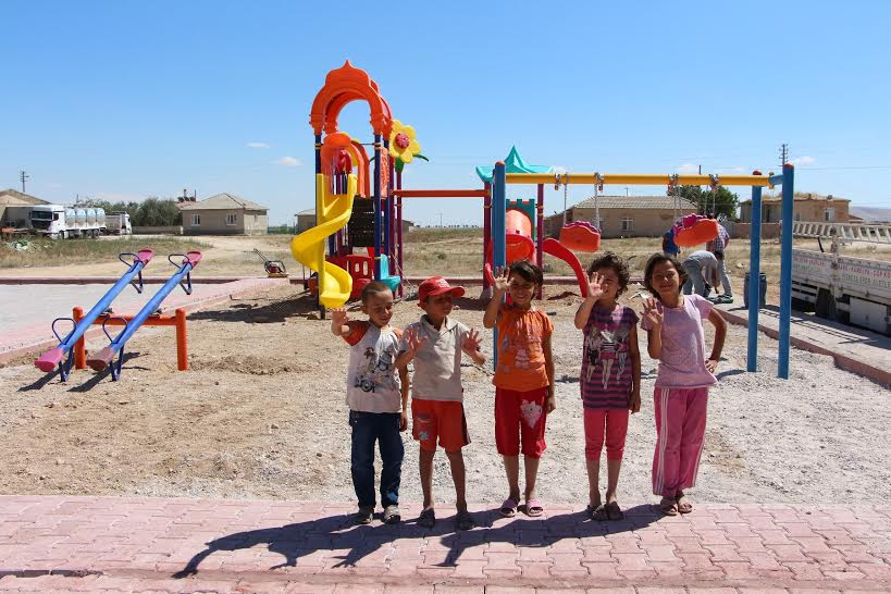 Yeni Bağlanan Mahallelerde Çocuk Parkı Yapımı Devam Ediyor