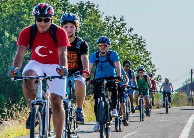 Aksaray Genç Bisikletlilerden Anlamlı Zafer Turu