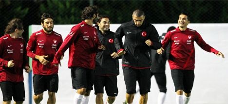 Millilerde Romanya maçı mesaisi başladı