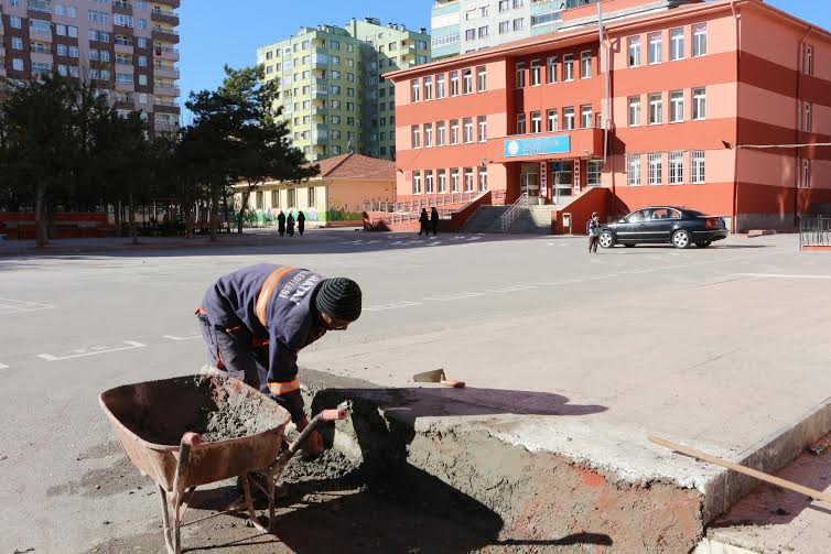 Cengiz Topel İlkokulunun Çevre Düzenlemesi Tamamlandı