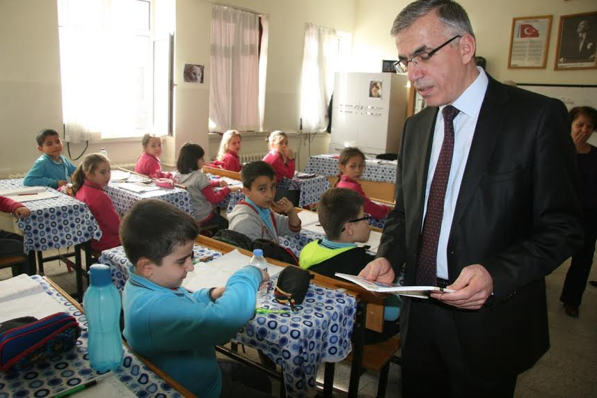 “Başarılı olmak için merak edin, araştırın çok kitap okuyun”