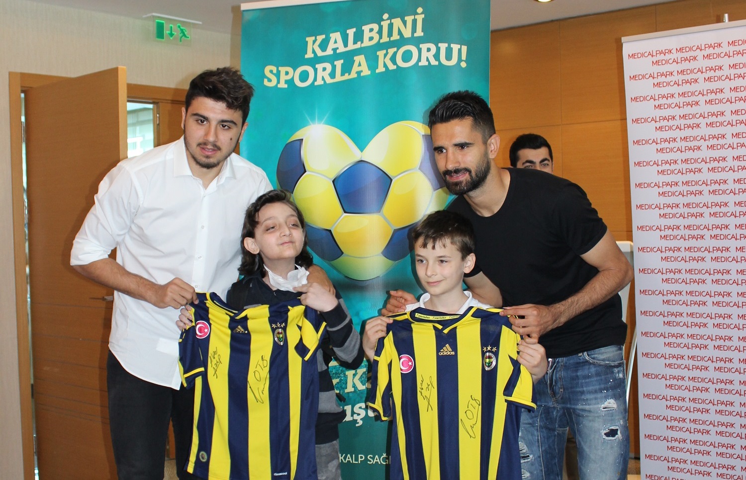 Fenerbahçeli Futbolcular Küçük Kalp Hastalarıyla Buluştu