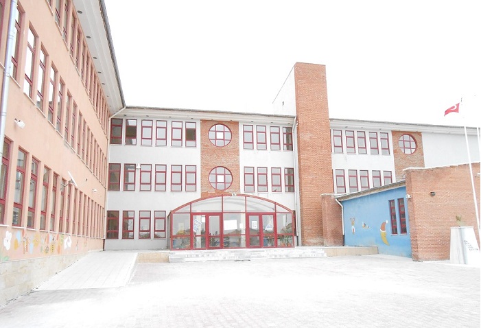 Eskil Cumhuriyet Ortaokuludan Büyük Başarı! 13 Öğrenci Fen Lisesi Kazandı
