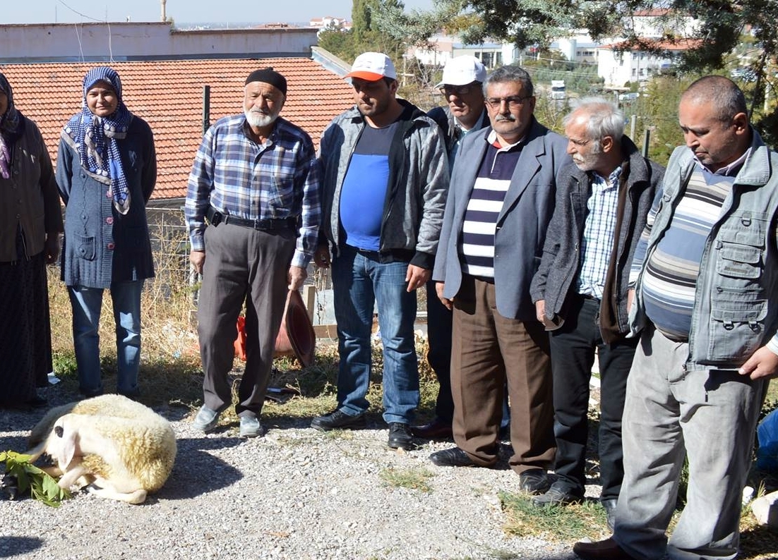 Kızları EKPSS’yi Kazanarak Memur Olan Aile;  “TRSM’ DE Kurban Kesti”