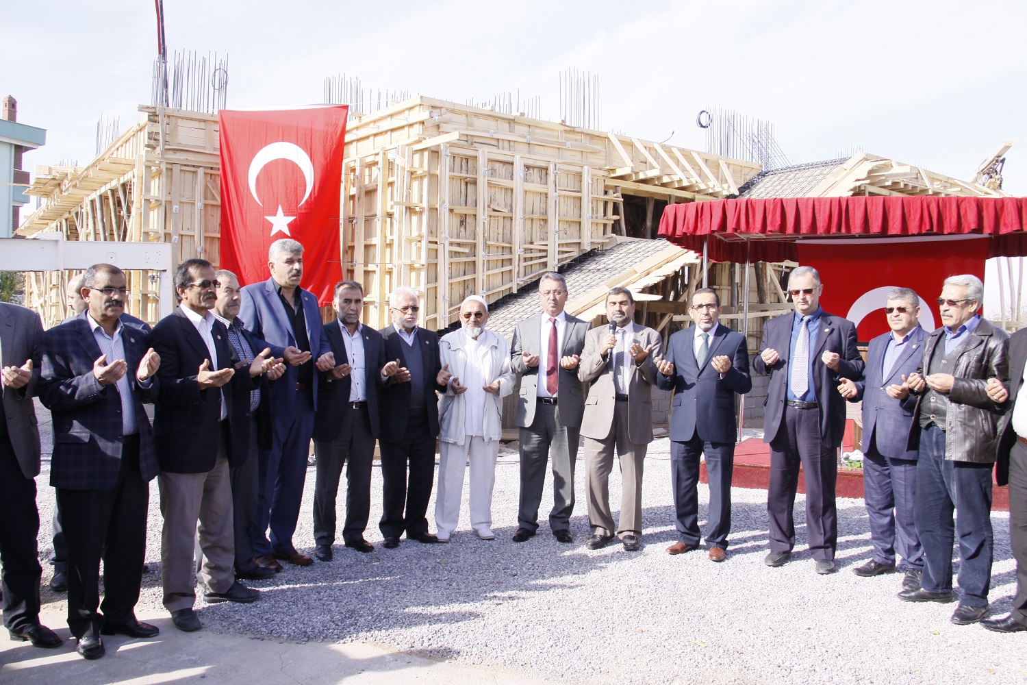 Mevlana Camii ve Kız Kur'an Kursunun Temeli Törenle Atıldı