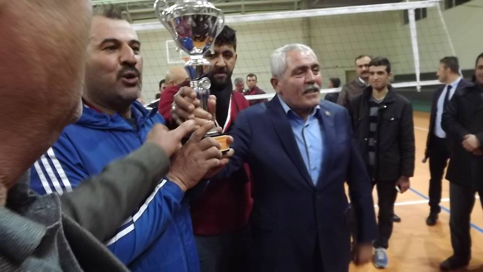 Voleybol turnuvasında şampiyon Kökezspor oldu
