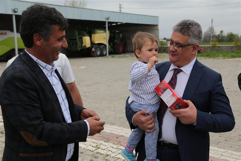 Vali Aykut Pekmez Yenikent Beldesini ziyaret etti