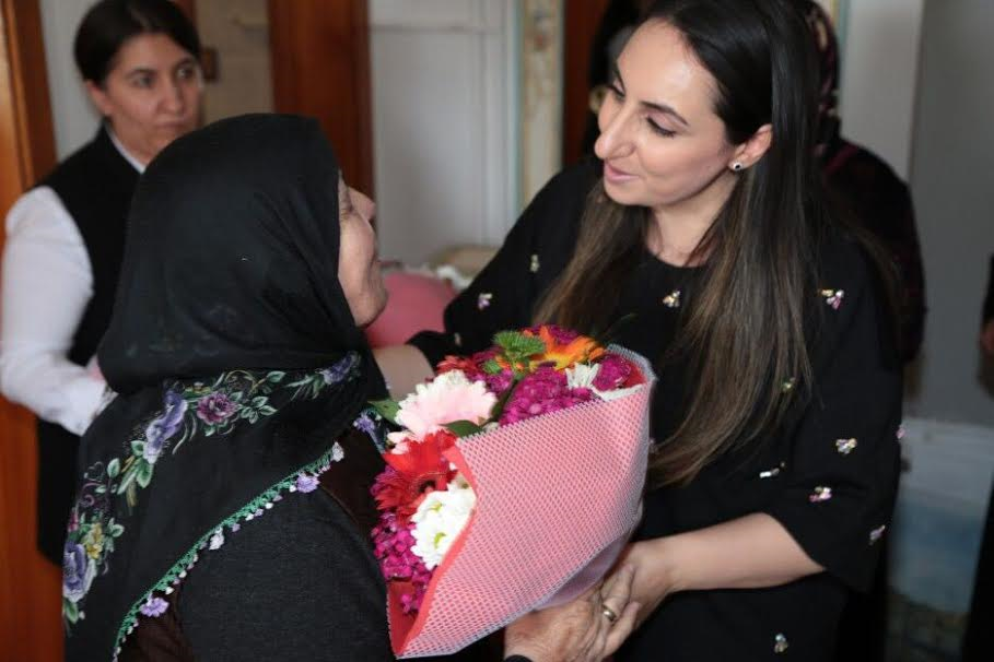 Yeşim Pekmez Hanımefendi Annelerin Anneler Gününü kutladı