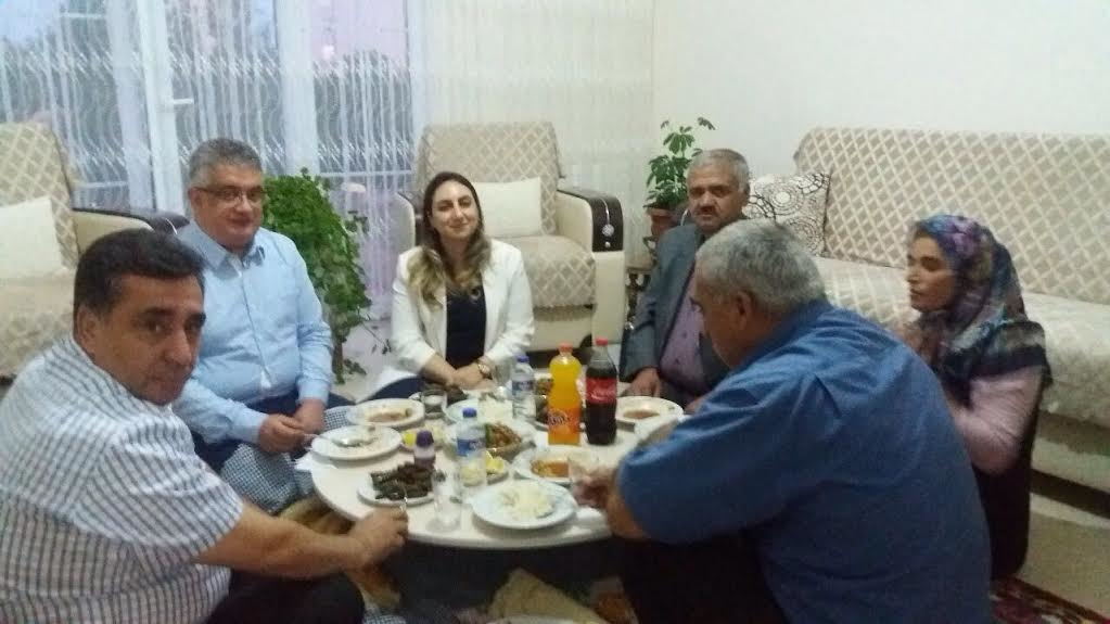 Vali Pekmez şehit ailesinin iftar sofrasına misafir oldu