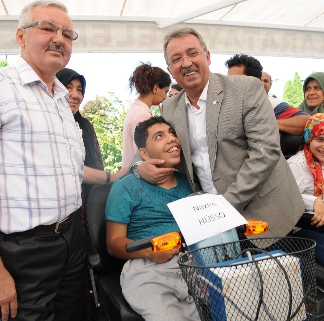 İhtiyaç Sahiplerine 81 Adet Akülü Engelli Aracı Hediye Edildi