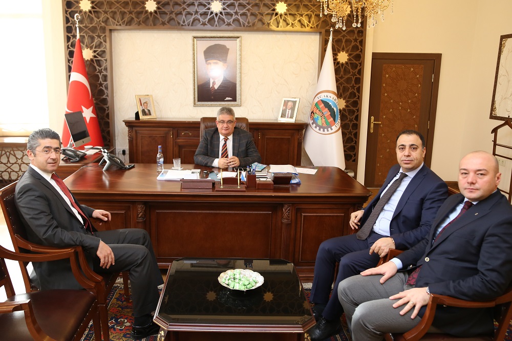 Ziraat Bankası Bölge Yöneticisi Recep Özdemir Vali Aykut Pekmez’e nezaket ziyaretinde bulundu