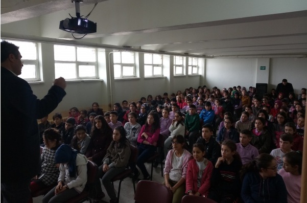 Eşmekaya İlk-Ortaokulu'ndan Mehmetçik için anlamlı kampanya