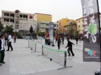Aksaray Hükümet Meydanında Sokak Tenisi Keyfi