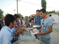 Anadolu Gençlik Derneği İftar Yemeği Verdi
