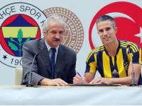 Robin van Persie İmzayı Attı