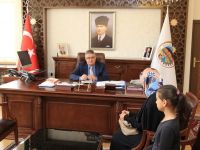 Vali Aykut Pekmez ‘Halk Günü’ Toplantısında vatandaşların sorunlarını dinliyor