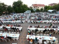 Aksaray Belediyesinin Mahalle İftarları Büyük İlgi Görmeye Devam Ediyor